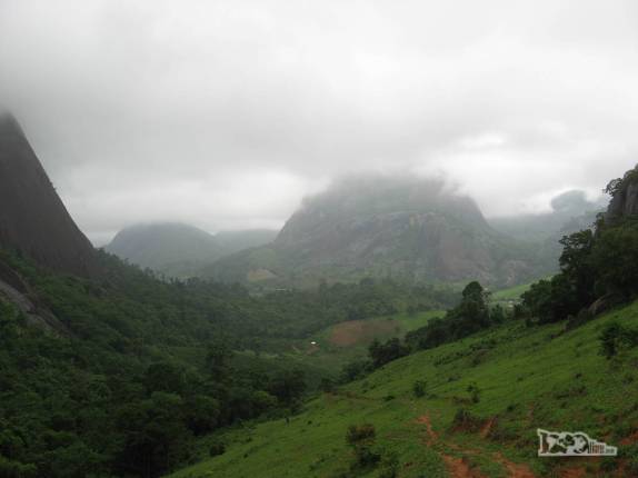 Tempo nublado na região de Pancas, nos Pontões Capixabas, noroeste do Espírito Santo (foto de Dez/2008)
